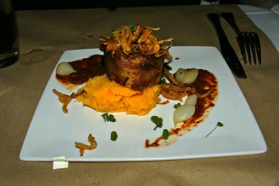 Farmhaus Restaurant signature dishes Roasted Ozark Forest Mushroom Salad
Nantucket Cape Scallop Gratin
Bacon Wrapped Meatloaf